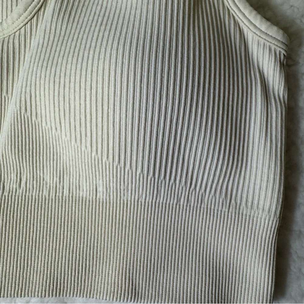 Unbranded ribbed seamless